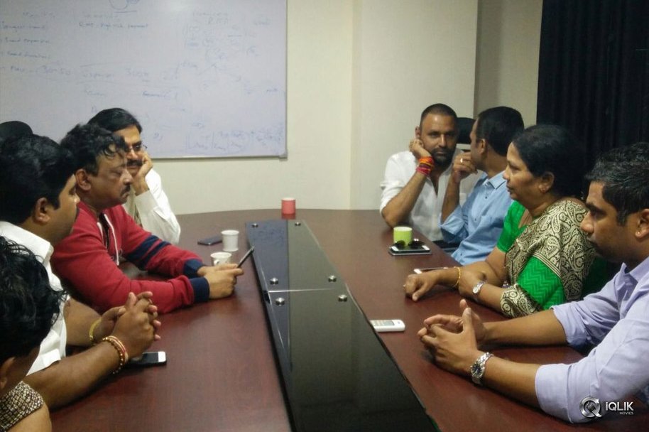 RGV-Meeting-With-Vangaveeti-Family